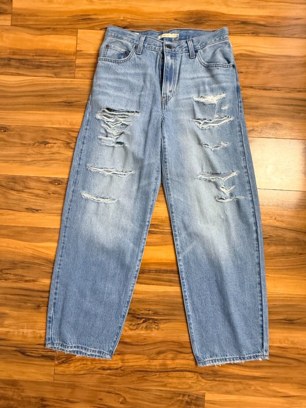 Levis Distressed Baggy Dad Jeans Size 26 NWOT